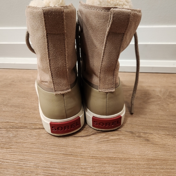 EUC Sorel Winter Boots cream and fluffy - Picture 5 of 6